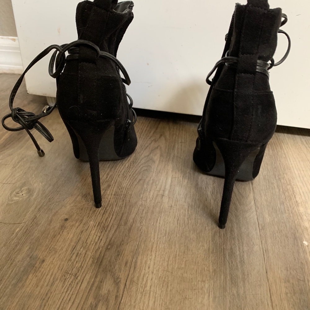 Heels - Picture 2 of 4